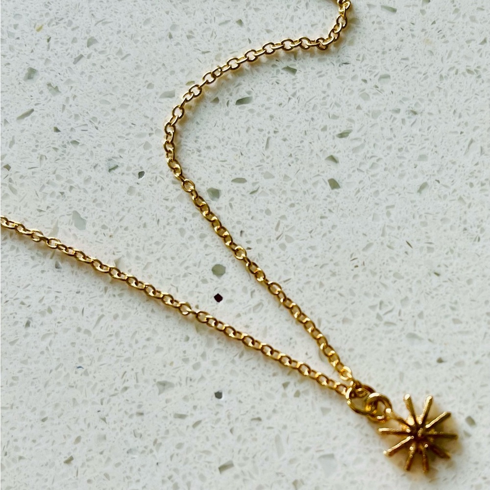 Simple Starburst Sun☀️ Pendant Necklace